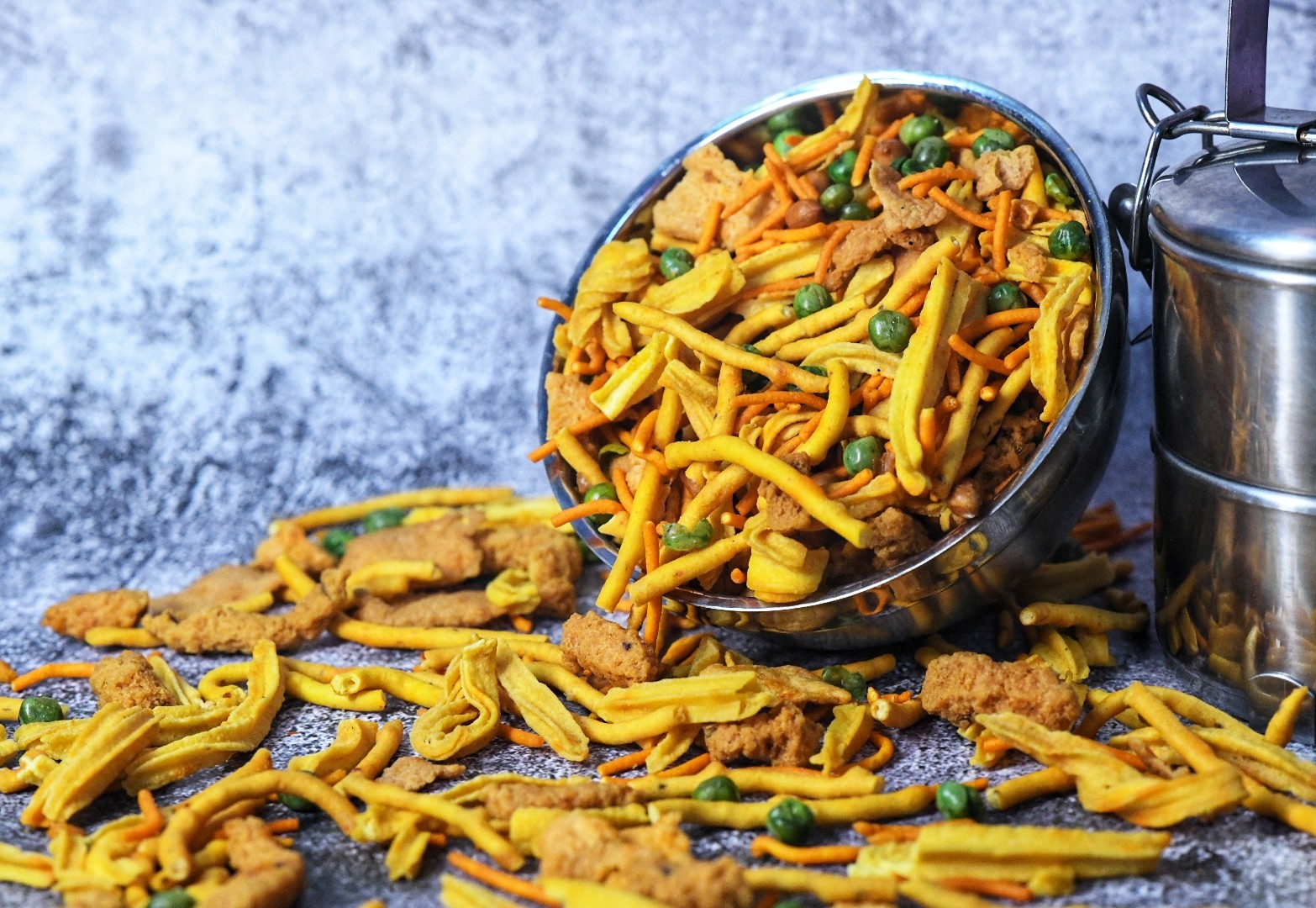 Muruku & nuts Mixture